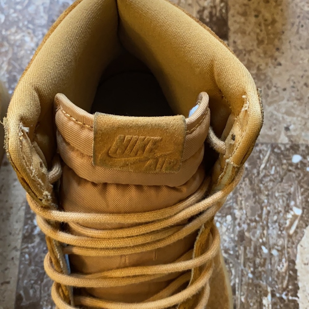 Air Jordan 1 Retro - Picture 13 of 16
